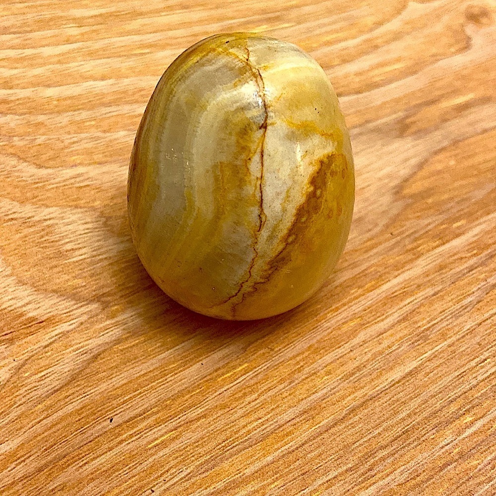 Vintage Agate Cream and Brown Nature Made Handcrafted Egg. - Picture 3 of 5